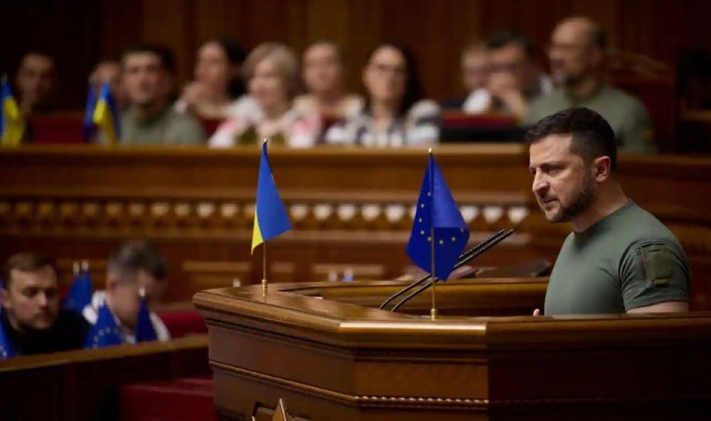 che Präsident Wolodymyr Selenskyj spricht im ukrainischen Parlament