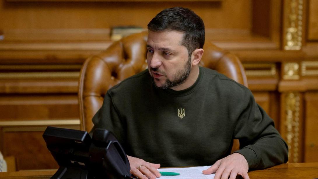 Gerüchte über Spannungen an der Spitze, Erschöpfung nach zwei Jahren des Kampfes und Frustration über die Verbündeten trüben die Stimmung in Kiew. Es gibt aber auch ein paar Lichtblicke. Die Politik ist zurück in der Ukraine und die Kritik an Selenskyj wird lauter