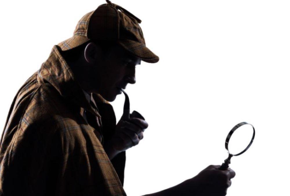 Mit kariertem Anzug und Hut im Lehnstuhl ruhend, eine Pfeife in der Hand, im Gespräch mit seinem Assistenten Doktor Watson schlüssig alle Hinweise und Aussagen prüfend - die Geschichten von Sherlock Holmes haben das Bild des systematisch vorgehenden Detektivs gezeichnet. Idealbild des systematischen Ermittlers - Vor 130 Jahren "starb" Sherlock Holmes
