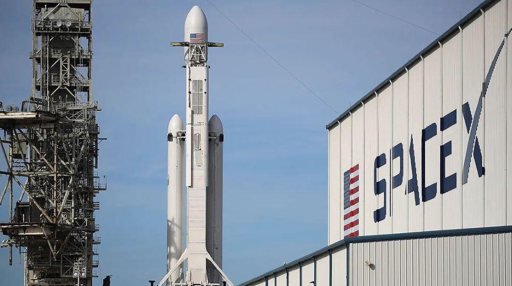 Vor einem halben Jahr ist Elon Musks Raketensystem "Starship" bei einem Testflug explodiert. An diesem Freitag will das Raumfahrtunternehmen SpaceX nun einen zweiten Versuch wagen. Anwohner wurden im Vorfeld vor einem "lauten Geräusch" gewarnt. Nach "Starship"-Explosion: SpaceX wagt am Freitag neuen Start