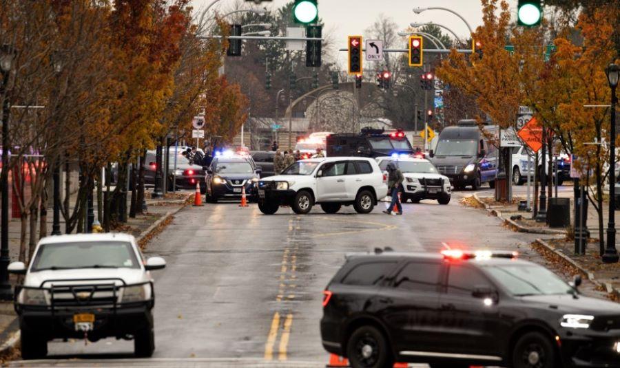 Das Fahrzeug fuhr mit außergewöhnlich hoher Geschwindigkeit, was zu einem Unfall führte, bei dem zwei Menschen ums Leben kamen. Nach einer Explosion am US-Grenzübergang Rainbow Bridge zu Kanada in Niagara Falls, New York, am Mittwoch blockierte die Polizei Straßen