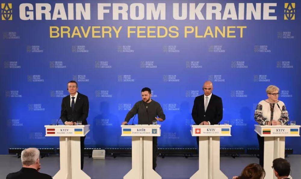 Der ukrainische Präsident Wolodymyr Selenskyj sagte, sein Land brauche mehr Luftverteidigung, um seine Getreideexportrouten sowie die an Russland angrenzenden Regionen zu schützen. Gipfeltreffen "Getreide aus der Ukraine" zur Ernährungssicherheit in Kiew am 25. November 2023