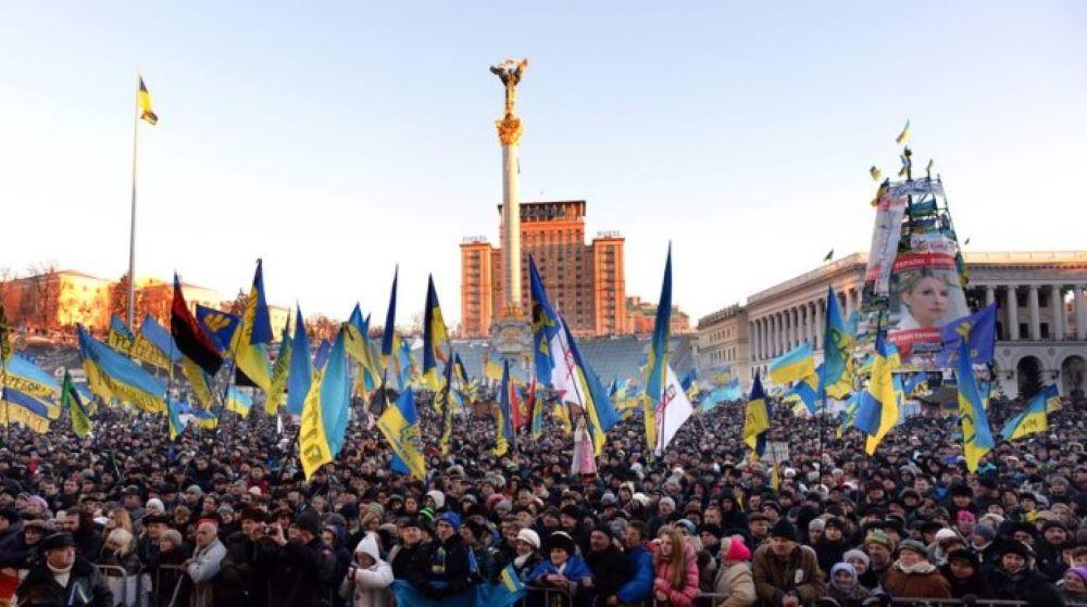 Auf dem Unabhängigkeitsplatz (Maidan) in Kiew begannen vor zehn Jahren prowestliche Demonstrationen für die Unterzeichnung eines Annäherungsabkommens mit der EU. Die teils gewaltsamen Proteste führten nach drei Monaten zum Sturz des russlandfreundlichen Präsidenten Viktor Janukowitsch. Die Maidan-Revolution hat die Zukunft der Ukraine für immer verändert