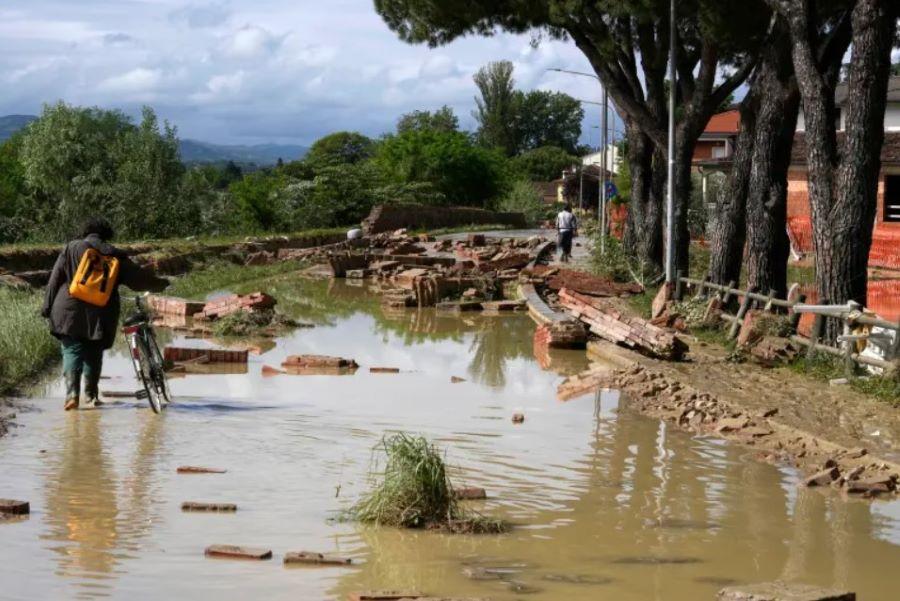 Mindestens sechst Menschen sind bei dem schweren Unwetter in Italien ums Leben gekommen Folgen des Klimawandels - Neue Sorgen nach Sturmtief und heftigem Unwettern in Italien