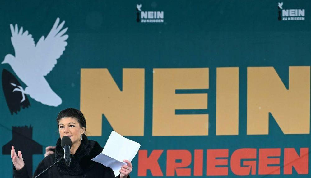 Die Politikerin Sahra Wagenknecht während der Friedensdemonstration in Berlin