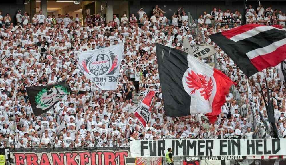 Nach Polizei-Angaben wurden bei dem Einsatz über 100 Menschen alleine von Polizei- und Ordnungsdienst-Seite verletzt. Bundesligaspiel Eintracht Frankfurt gegen VfB Stuttgart