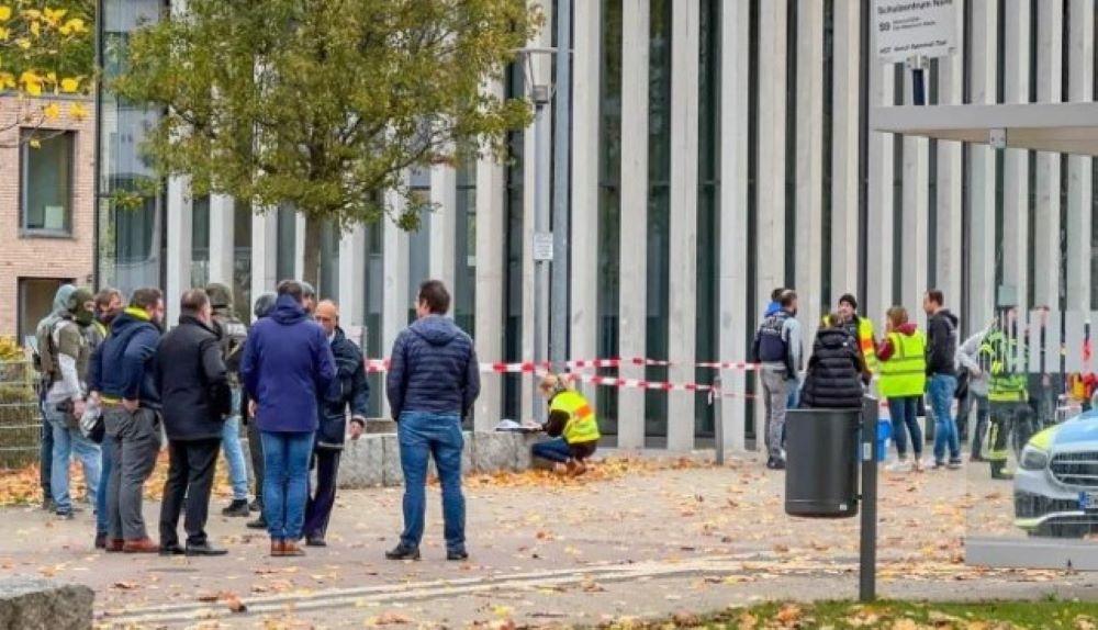 Nach dpa-Informationen soll sich der Angriff in der 9. Klasse des Tatverdächtigen abgespielt haben Offenburger Schüler nach Angriff mit Schusswaffe gestorben
