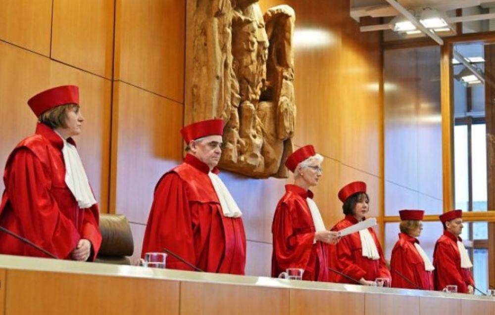 Gut zwei Wochen nach dem Urteil des Verfassungsgerichts ist immer noch nicht klar, wie das Haushaltsloch im kommenden Jahr gestopft werden könnte. Ob die Ampelkoalition dazu noch einmal eine Notlage entlang der Schuldenbremse-Regelung ziehen könnte, ist unter Fachleuten umstritten – und womöglich braucht es auch deshalb eine Reform der Schuldenbremse, meint die Vorsitzende der sogenannten Wirtschaftsweisen. Sollte die Bundesregierung erneut eine Notlage ausrufen, werden sich wohl auch die Verfassungsrichter damit befassen bundesverfassungsgericht