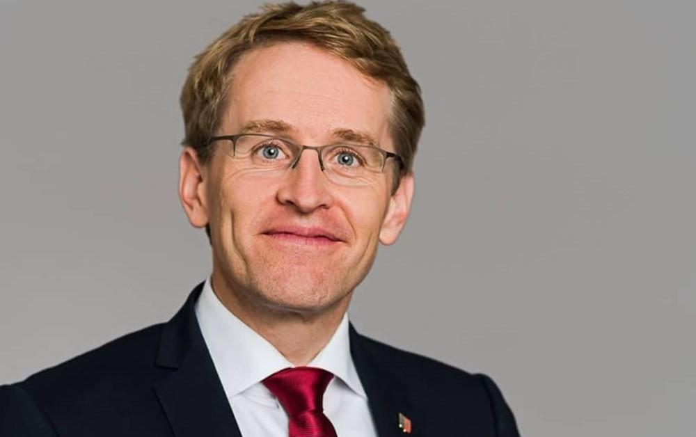 Die Frage nach Neuwahlen stelle sich für ihn aber nicht, sagte Günther. Die Bundesregierung müsse ihren Job machen, dafür sei sie gewählt worden. Schleswig-Holsteins Ministerpräsident Daniel Günther