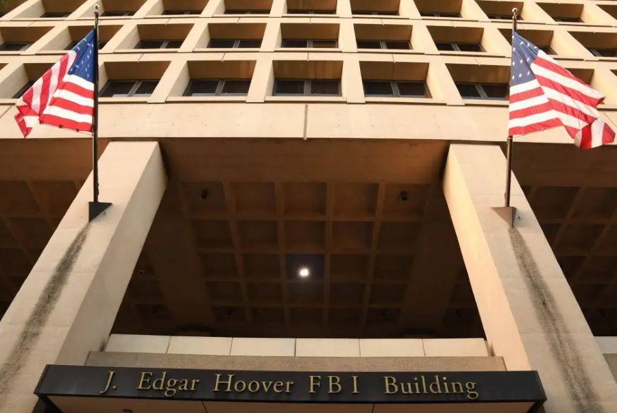 Weil er für den mit US-Sanktionen belegten russischen Oligarchen Oleg Deripaska arbeitete, ist ein früherer ranghoher Mitarbeiter der US-Bundespolizei FBI zu mehr als vier Jahren Gefängnis verurteilt worden. Die US-Behörden sprachen von "Verrat". Ex-FBI-Agent wegen Arbeit für russischen Oligarchen zu Haft verurteilt