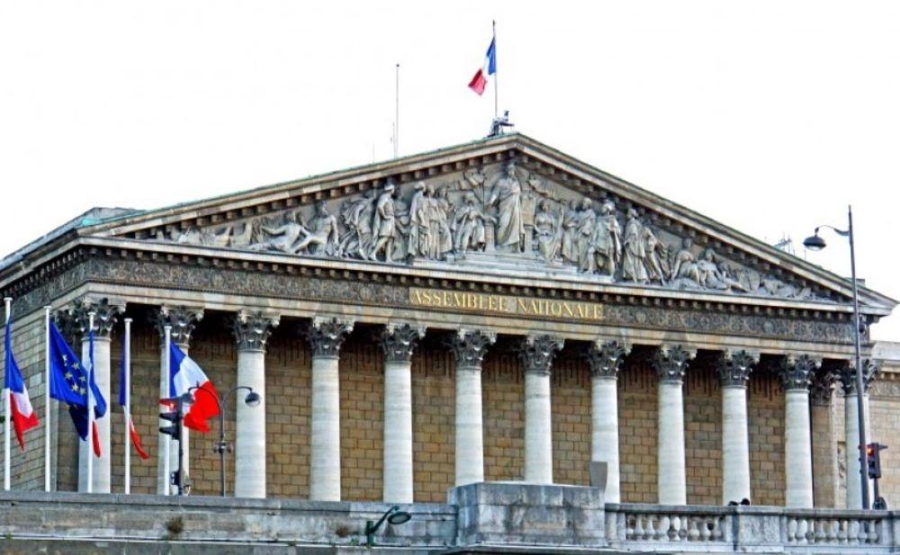 Frankreichs Parlament stimmt für verschärftes Immigrationsgesetz