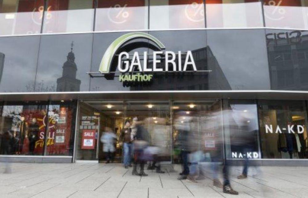 Nach dem Insolvenzantrag der Signa Holding steht die Zukunft der angeschlagenen Warenhauskette Galeria Karstadt Kaufhof auf der Kippe. Schon im Januar könnte es ernst werden, glauben Handelsexperten. Der Städte- und Gemeindebund warnt vor den Folgen für die Innenstädte – und pocht auf einen Sanierungsfahrplan. Die deutschen Warenhäuser werden von der Galeria Karstadt Kaufhof GmbH mit Sitz in Essen betrieben