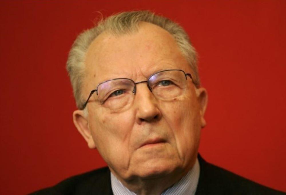 Jacques Delors ist im Alter von 98 Jahren gestorben. Der französische Sozialist und Vorkämpfer für ein geeintes Europa stand zehn Jahre an der Spitze der Europäischen Kommission. Wie kaum ein anderer Politiker trieb er den Integrationsprozess und die Weiterentwicklung des Binnenmarktes voran. Europa trägt Trauer: EU-Spitzenpolitiker Jacques Delors ist tot