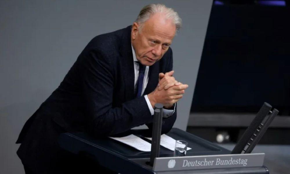 Nach 25 Jahren legt der Grünen-Politiker Jürgen Trittin im Januar sein Bundestagsmandat nieder. Grünen-Politiker Trittin scheidet im Januar aus Bundestag aus