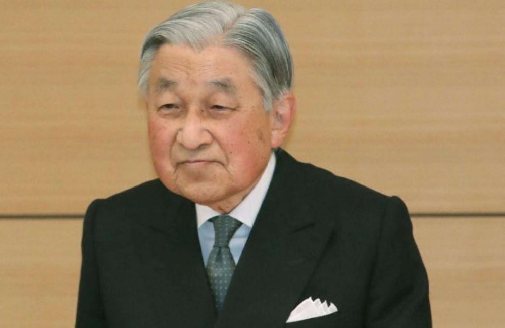 Japans Ex-Kaiser Akihito ist so etwas wie das Gewissen seiner Nation. Stets setzte er sich für Frieden und das Wohl seiner Untertanen ein. Nun wird der im Volk beliebte Monarch im Ruhestand 90 Jahre alt. Doch die Zukunft der Kaiserfamilie bleibt weiter ungewiss. Japans moralisches Gewissen: Kaiser Akihito wird 90 Jahre alt
