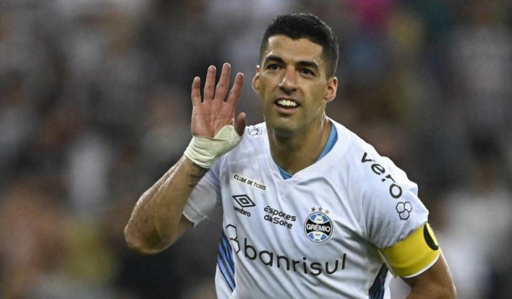 Der uruguayische Stürmer Luiz Suárez wechselt für die Saison 2024 zum MLS-Klub Inter Miami und trifft dort auf seine ehemaligen Barcelona-Teamkollegen Lionel Messi, Sergio Busquets und Jordi Alba. Der uruguayische Stürmer Luiz Suárez