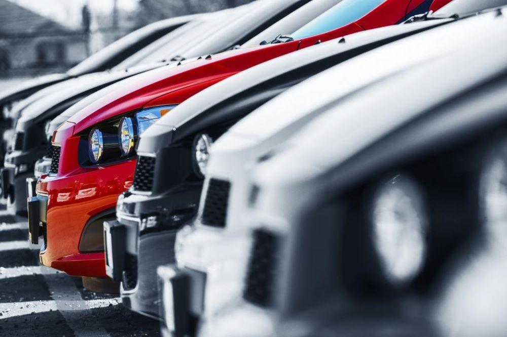 Laut Studie haben sich Autohersteller in der EU nur 16 % des Lithiums, Kobalts und Nickels gesichert, das zum Erreichen der Ziele für 2030 benötigt wird. Mercedes-Benz, BMW und Hyundai/Kia die Automobilhersteller mit großen europäischen Niederlassungen waren die, die am weitesten hinter der Konkurrenz zurückblieben. Europa liegt im Rennen um Rohstoffe für Elektroautobatterien meilenweit zurück