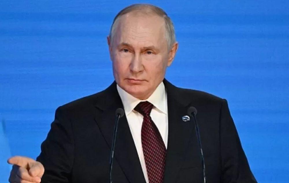 Angefangen hatte alles vor mehr als einem Jahr mit einem Artikel, in dem Orlow den von Kremlchef Wladimir Putin angeordneten Krieg unter dem Titel "Sie wollten den Faschismus, sie haben ihn bekommen" kritisierte. Kremlchef Wladimir Putin