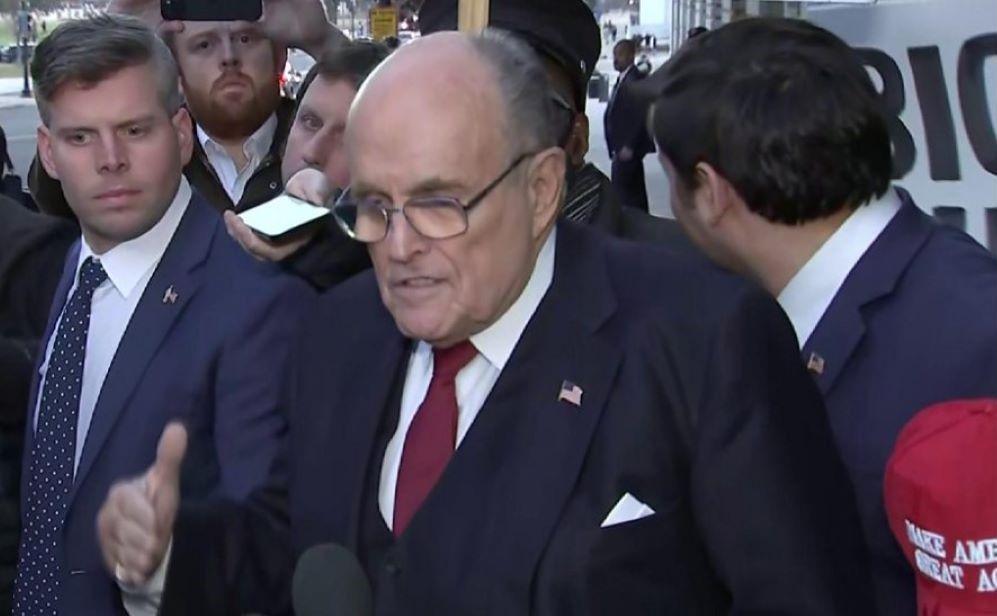 Rudy Giuliani sagte Anfang des Jahres, dass er aufgrund steigender Anwaltskosten und -kosten finanzielle Schwierigkeiten habe. New Yorks Ex-Bürgermeistern und ehemaliger Trump-Anwalt Rudy Giuliani