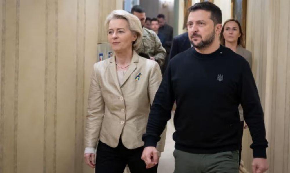 Der ukrainische Präsident Wolodymyr Selenskyj mit EU-Kommissionschefin Ursula von der Leyen
