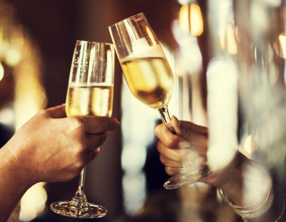 Feuerwerk, Wachsgießen, "Dinner for One": Bräuche und Traditionen an Silvester Silvesterbräuche weltweit: So feiern andere Länder den Jahreswechsel