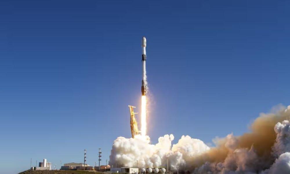 Nordkorea hat angekündigt, zusätzliche Spionagesatelliten zu starten, um die Bewegungen seiner Rivalen besser zu überwachen und die präzisionsgelenkte Angriffsfähigkeit seiner Raketen zu verbessern. Südkorea brachte mit einer SpaceX-Rakete einen Spionagesatelliten ins Weltall