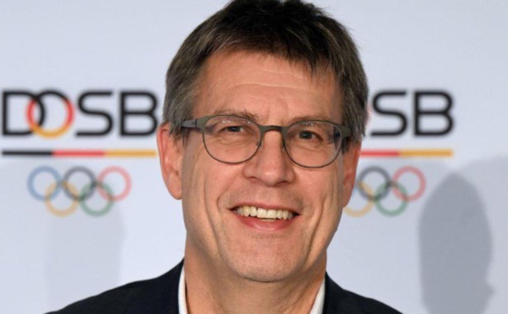 Deutschland soll wieder Gastgeber von olympischen Spielen werden. Die Delegierten der DOSB-Mitgliederversammlung hatten in Frankfurt viel zu entscheiden. Neben Beschlüssen zur Olympia-Bewerbung und der Sportreform ging es auch um eine Frauen-Quote. DOSB-Präsident Thomas Weikert während der Mitgliederversammlung