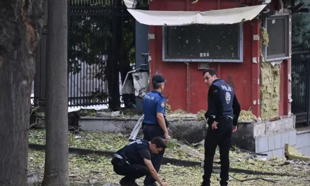 In der Türkei wurden über 30 Menschen festgenommen, die an Anschlagsplänen des Islamischen Staats gearbeitet haben sollen. Die Terroristen sollen es auf Synagogen, Kirchen und eine Botschaft abgesehen haben. Mutmaßliche Anschlagspläne des IS in der Türkei