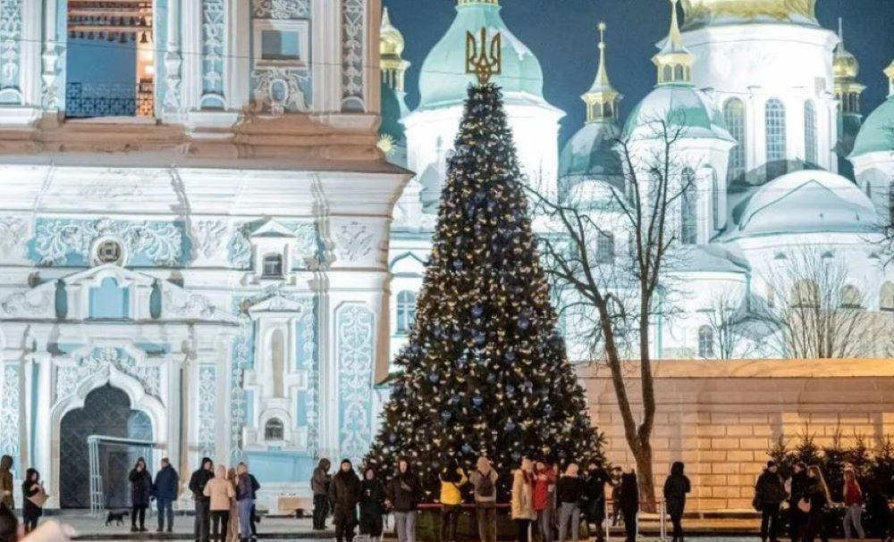 Zum ersten Mal seit 1917 feiert die Ukraine am 25. Dezember Weihnachten. Die Verlegung ist mehr als nur eine Änderung des Datums vom 7. Januar – dem Weihnachtsdatum im julianischen Kalender, den Russland verwendet. Die Ukraine hat ihr Weihnachtsfest offiziell auf den 25. Dezember verschoben und damit vom russischen Kalender abgewichen