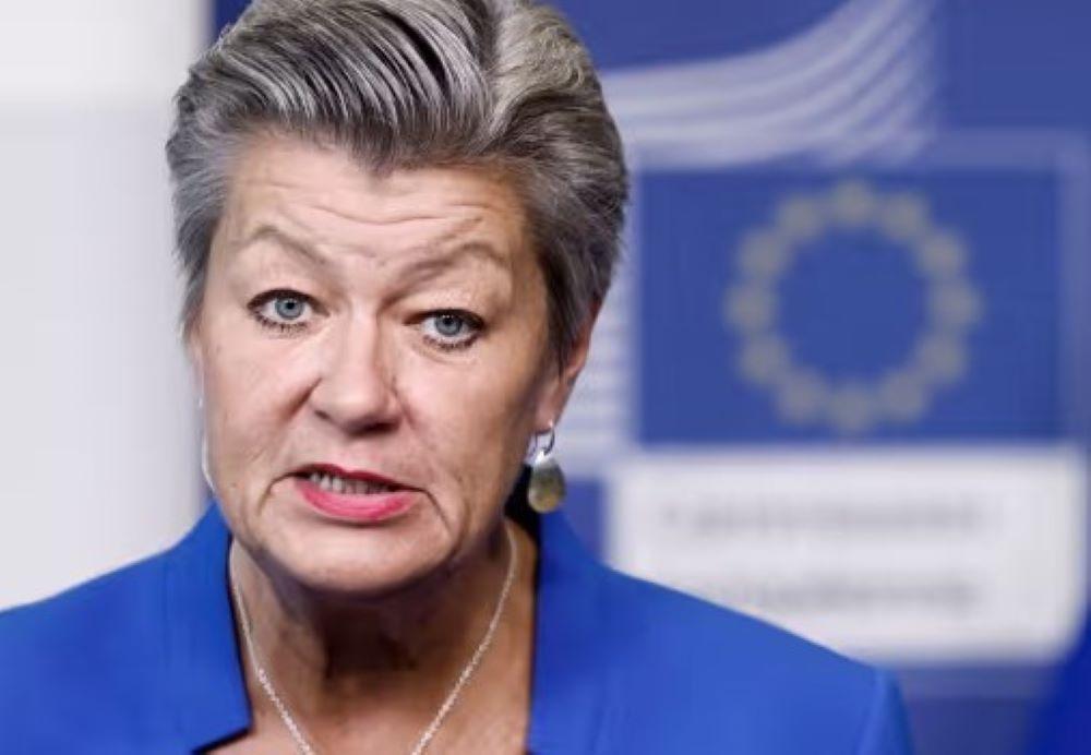 Im Zusammenhang mit dem Nahost-Krieg hat EU-Innenkommissarin Ylva Johansson vor neuen Anschlägen in Europa gewarnt. Es gebe ein "enormes Risiko von Terroranschlägen" in der bevorstehenden Feiertagszeit, sagte die Schwedin in Brüssel. Innenkommissarin Johansson kündigte 30 Millionen Euro zusätzlich für den Schutz besonders gefährdeter Orte an