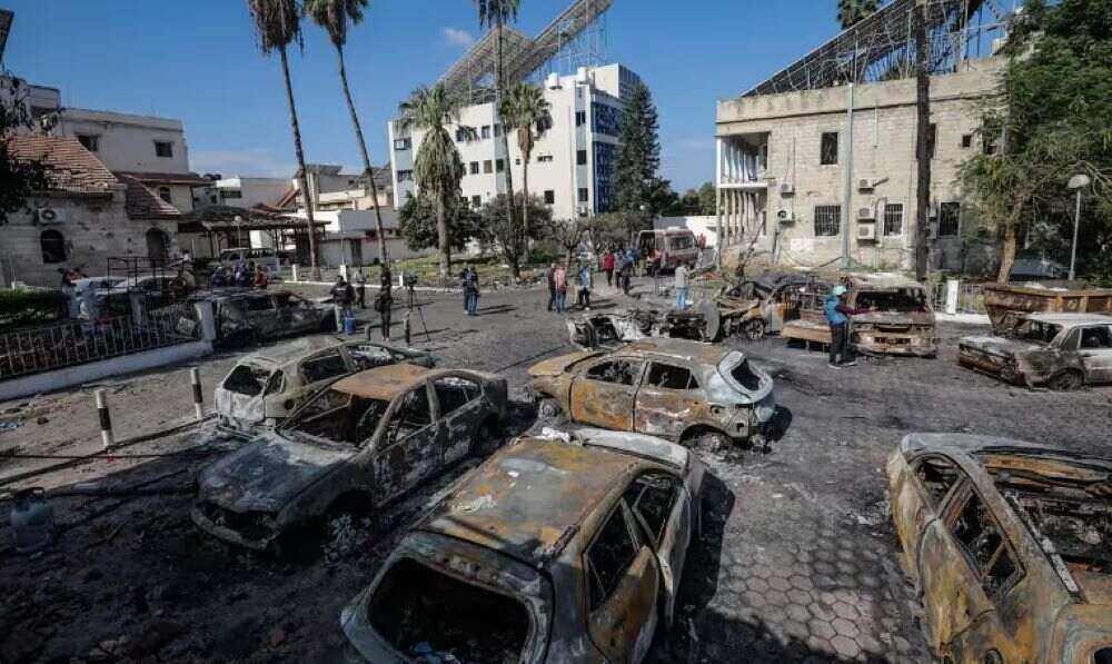 Die Zahl ziviler Opfer im Gazastreifen steigt. Es mehren sich nicht unabhängig bestätigte Vorwürfe gegen die israelische Armee. Soldaten sollen Patienten in einem Krankenhaus im Norden der Region grausam behandelt haben. Israel bezeichnet das als Lüge und verteidigt sein Vorgehen in Gaza. Berichte in Medien und auf Social Media - Israel weist Vorwürfe zu Gräueltaten im Krankenhaus als Lügen zurück