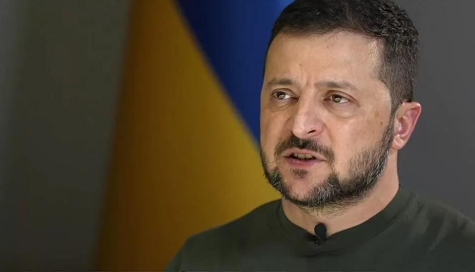 Der Nachweis von Erfolgen bei gegen Korruption Kampf gilt auch als Voraussetzung für eine Mitgliedschaft der Ukraine in der Europäischen Union. Die EU hatte in diesem Monat offiziell den Beginn der Beitrittsverhandlungen beschlossen. Der ukrainische Präsident Wolodymyr Selenskyj hatte einen rigorosen Kampf gegen Korruption angekündigt