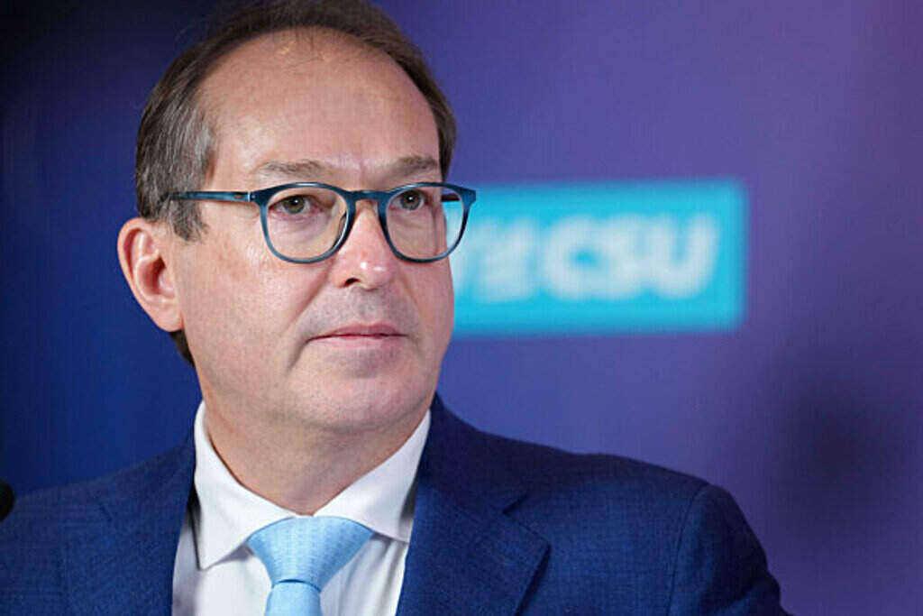 Bundestagsabgeordnete der CSU drängen auf eine bessere Integration ukrainischer Flüchtlinge in den Arbeitsmarkt. Andernfalls drohen Konsequenzen. "Arbeitsaufnahme in Deutschland oder Rückkehr in sichere Gebiete der Westukraine", heißt es. Alexander Dobrindt, Chef der CSU-Landesgruppe