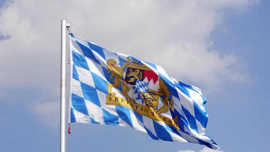 Die bayerische AfD steuert in wenigen Tagen auf einen Landesparteitag zu, bei dem der gesamte Landesvorstand um Landeschef Stephan Protschka zur Wahl stehen wird. Keine Entscheidung über AfD-Ausschluss von Daniel Halemba