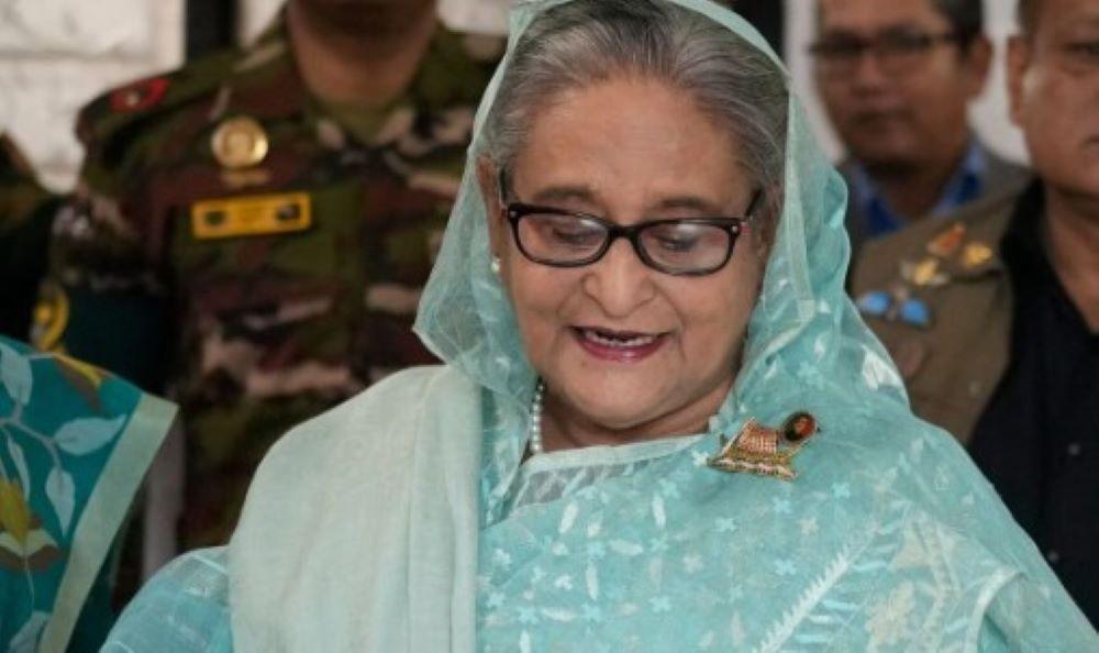 In Bangladesch hat am Sonntag die Parlamentswahl begonnen gewählt. Wegen eines Boykotts der größten Oppositionsparteien stand der Sieg der Regierungspartei Awami League und der seit 2009 amtierenden Regierungschefin Sheikh Hasina de facto schon fest. Parlamentswahl mit fast sicherem Ausgang hat in Bangladesch begonnen