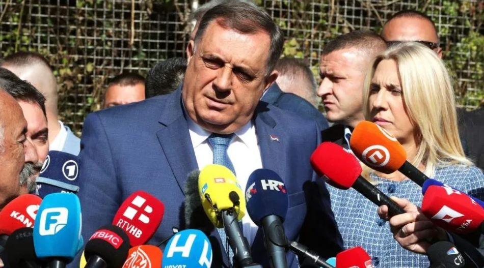 32 Jahre nach der Ausrufung ihrer "Republik" Srpska haben Serben in Bosnien-Herzegowina am Dienstag ungeachtet internationaler Kritik ihren "Nationalfeiertag" begangen. Der bosnische Serbenführer Milorad Dodik