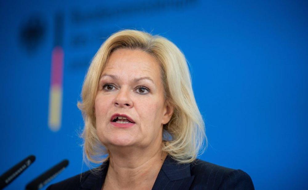 Bundesinnenministerin Nancy Faeser (SPD) hat das Urteil des Bundesverfassungsgerichts zum Ausschluss der rechtsextremen NPD-Nachfolgepartei Die Heimat von der staatlichen Parteienfinanzierung begrüßt. Bundesinnenministerin Nancy Faeser (SPD)