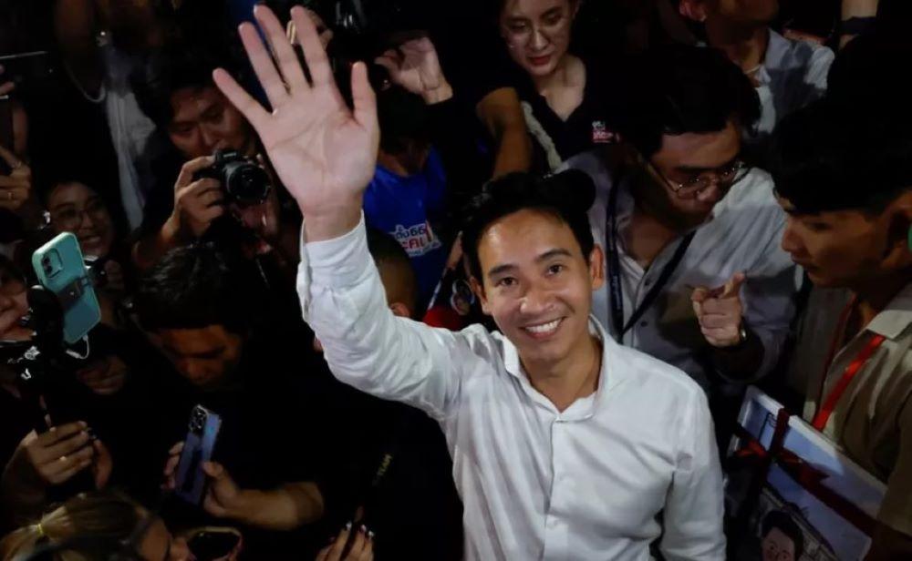 Im Mai hatte Pitas MFP die Parlamentswahl in Thailand deutlich gewonnen. Die Wähler erteilten damit einem Jahrzehnt der militärgestützten Regierungen in Thailand eine klare Absage. Der Reformpolitiker Pita Limjaroenrat