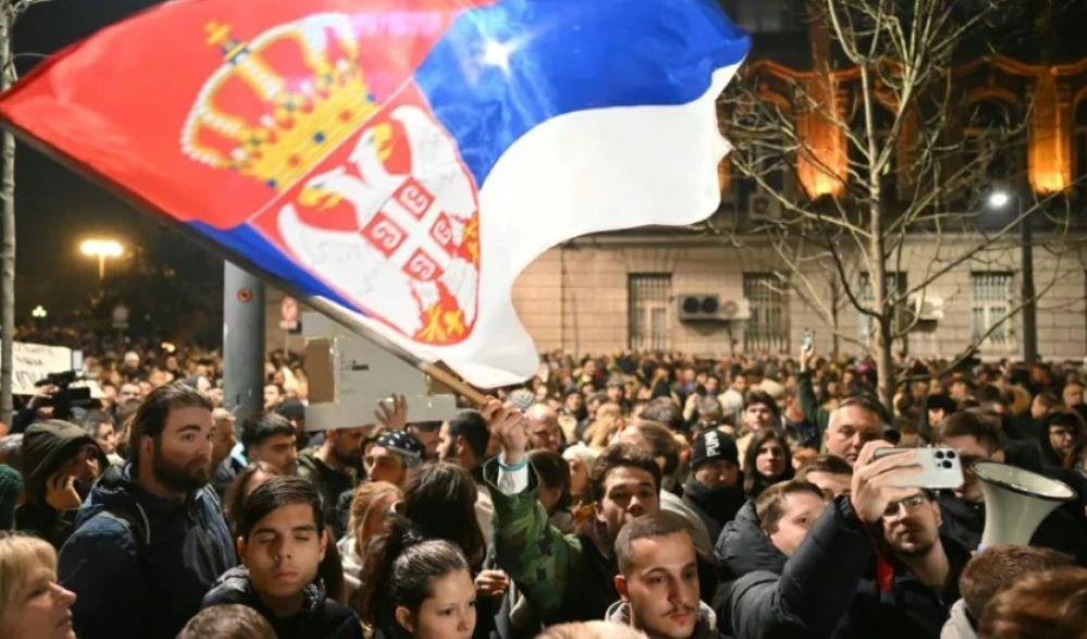 Fehlerhafte Wahlen bestätigen, dass Europa von einer Regierung getragen wird, die eine autoritäre, ethnonationalistische Agenda verfolgt. Proteste nach den Wahlen in Serbien