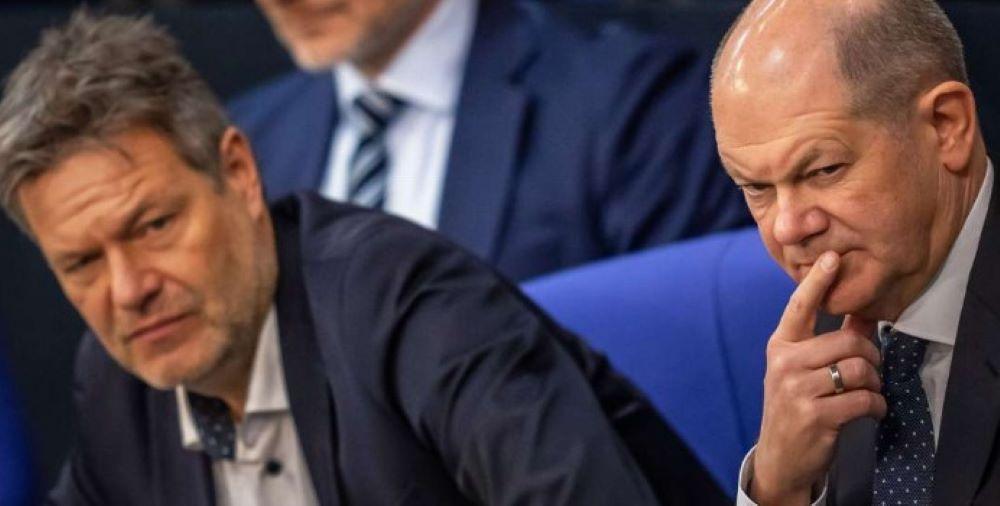 Kanzler Olaf Scholz (SPD) teilt nach Angaben seines Sprechers die Offenheit von Außenministerin Annalena Baerbock (Grüne) für Lieferungen von Eurofightern an Saudi-Arabien. Deutsche Kehrtwende bei Rüstungsexporten an Saudi-Arabien