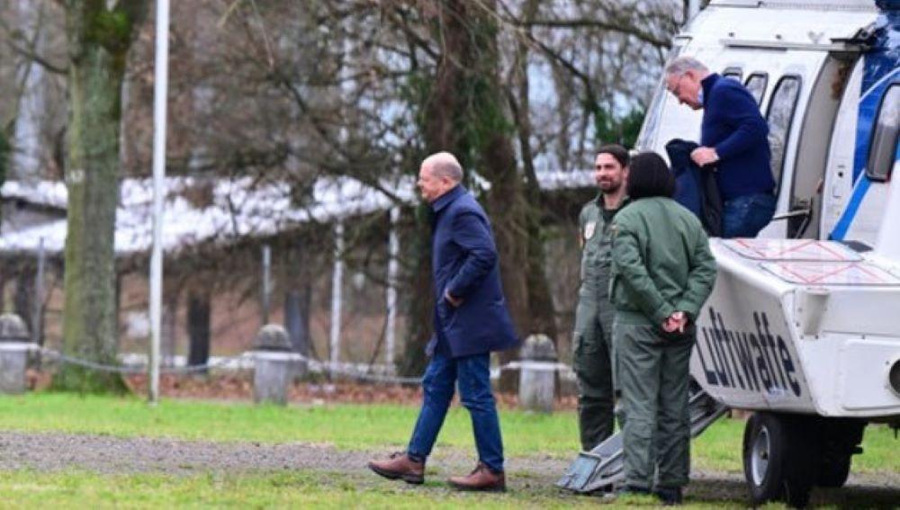 Bundeskanzler Olaf Scholz bei Besuch des Hochwassergebietes in Niedersachsen