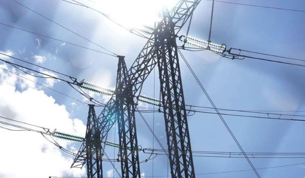 Andreae forderte weitere Erleichterungen für den Ausbau des Ökostroms. So hat der Bundestag ein geplantes Solarpaket noch nicht verabschiedet, dieses soll Hindernisse beim Bau von Solaranlagen wegräumen. Verband hat sich für eine Entlastung der Stromkunden ausgesprochen