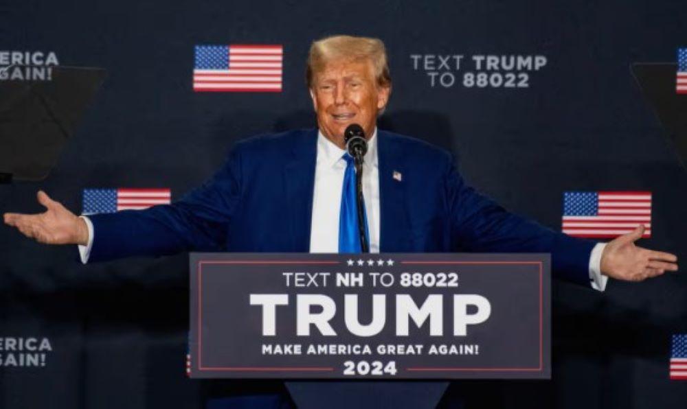 Der frühere Präsident Trump äußerte sich auf einer Wahlkampfveranstaltung 36 Stunden, nachdem am ersten Schultag ein Schüler getötet und sieben Menschen verletzt worden waren. Der frühere Präsident Donald Trump