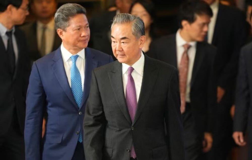 Das Verhältnis zwischen China und den USA hat sich nach Pekings Ansicht im vergangenen Jahr "stabilisiert". Nach Schwierigkeiten zu Beginn des Jahres hätten beide Seiten "die Kommunikation und den Dialog restrukturiert", sagte Außenminister Wang Yi. Chinas Außenminister Wang Yi