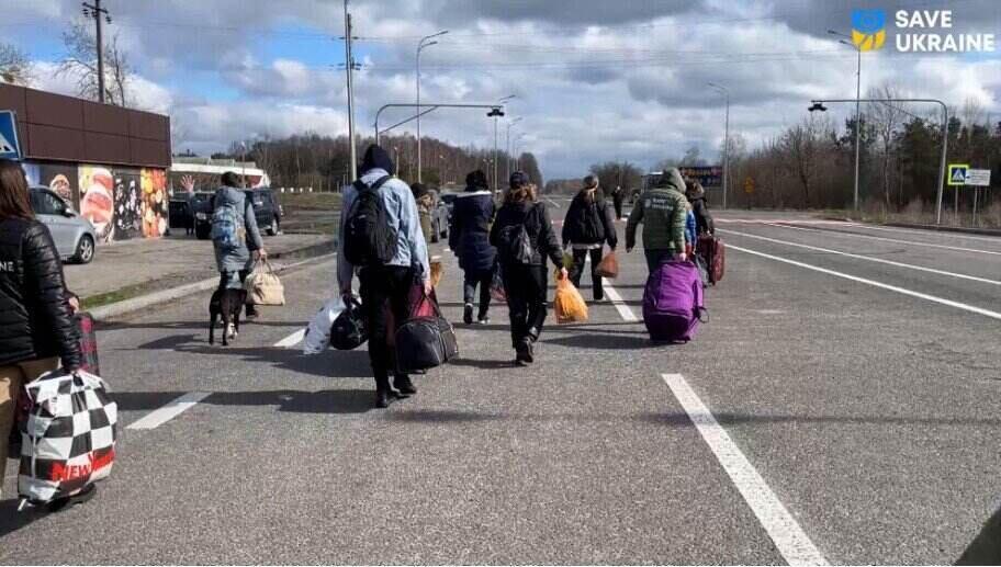 Immer wieder gibt es Berichte über aus der Ukraine nach Russland verschleppte Kinder, jetzt nennt ein enger Mitarbeiter von Präsident Selenskyj eine konkrete Zahl. Und spricht von einem der "grausamsten Verbrechen gegen die Menschlichkeit seit dem Zweiten Weltkrieg". Save Ukraine organisiert die Ruckführung ukrainischer Kinder aus Russland