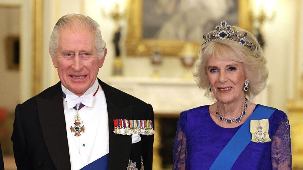 Nach Einschätzung von Beobachtern ist Camilla eine wichtige Hilfe in Charles' Leben. "Sie ist in vielerlei Hinsicht eine große Stütze für ihren Ehemann". Charles (75) und Camilla (76)