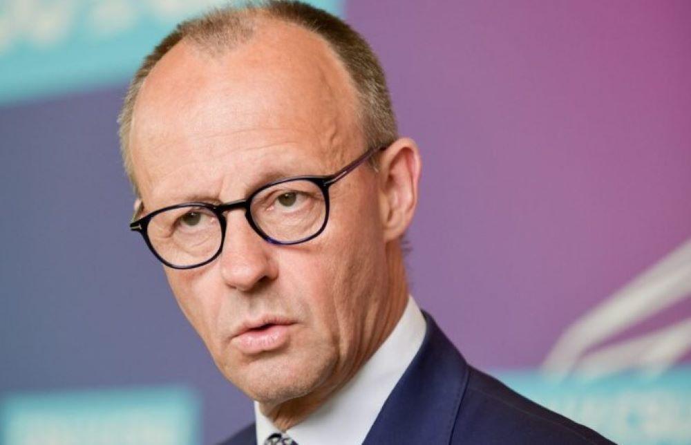CDU-Chef Merz hat die Thüringer davor gewarnt, die Landtagswahl im September als "Denkzettelwahl" für die Politik in Berlin zu nutzen. Wenn die AfD mit ihrem Landesvorsitzenden Björn Höcke an die Regierung komme, wäre das "eine Schande für Deutschland". CDU-Chef Friedrich Merz