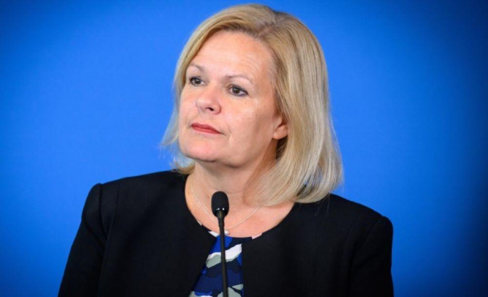 Bundesinnenministerin Nancy Faeser (SPD) hat vor ihrer Südamerikareise vor Gefahren durch Kokainschmuggel und Drogenkartelle gewarnt. Der Drohenhandel liefere dem organisierten Verbrechen "riesige Einnahmen". Bundesinnenministerin Nancy Faeser