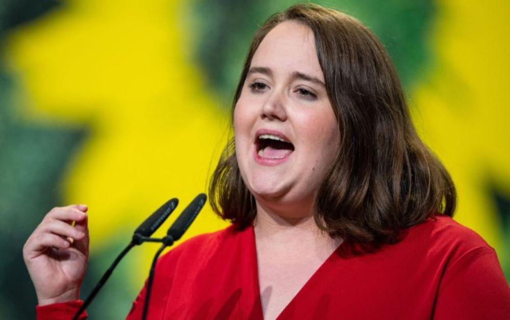 Grünen-Co-Chefin Ricarda Lang sieht die Diskussionen über einen möglichen Ausstieg der FDP aus der Bundesregierung gelassen und glaubt nicht an ein vorzeitiges Auseinanderbrechen der Ampel-Koalition. "Diese Koalition hält bis 2025", sagte Lang. Grünen-Co-Chefin Ricarda Lang