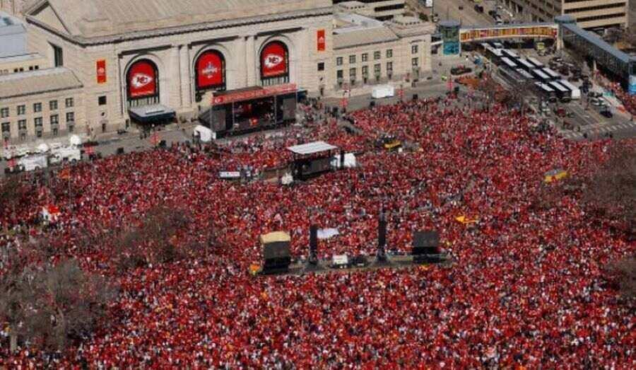 Ein Toter und 21 Verletzte in der Nähe der Super Bowl-Parade